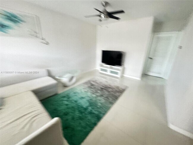 Building Photo - 1 bedroom in Hollywood FL 33020