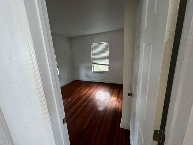 Foto del edificio - 708 NE 4th St