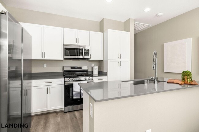 Building Photo - 2705 N Rancho Dr