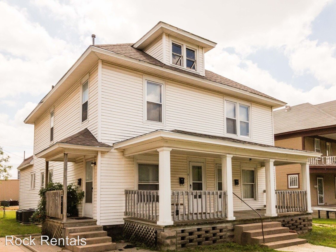 Primary Photo - 109 E 5th Ave
