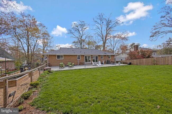 Foto del edificio - 3113 Woodland Ln