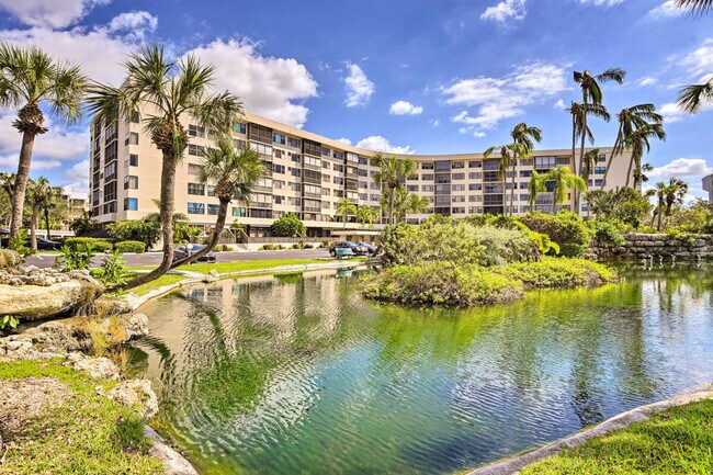 Foto del edificio - 5855 Midnight Pass Rd