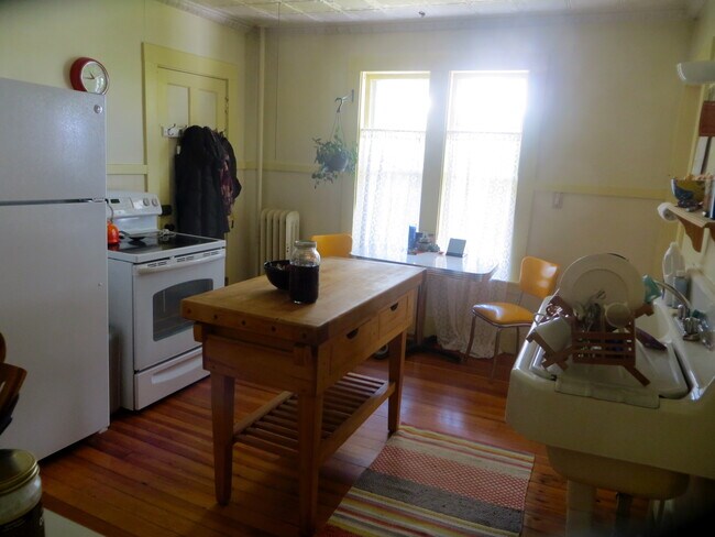 Kitchen - 23 Douglass St