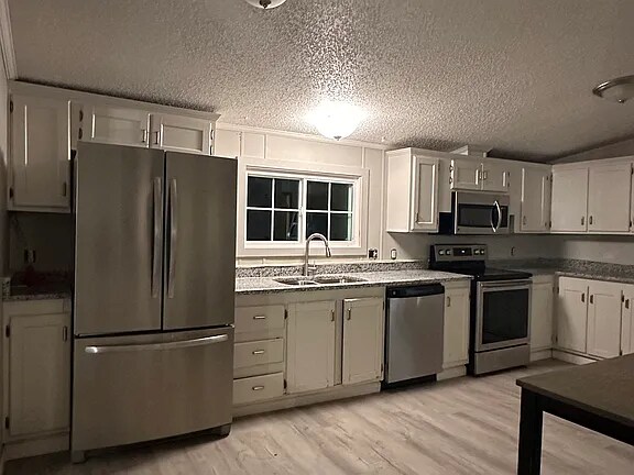 Foto del edificio - 209 Hickory Nut Dr