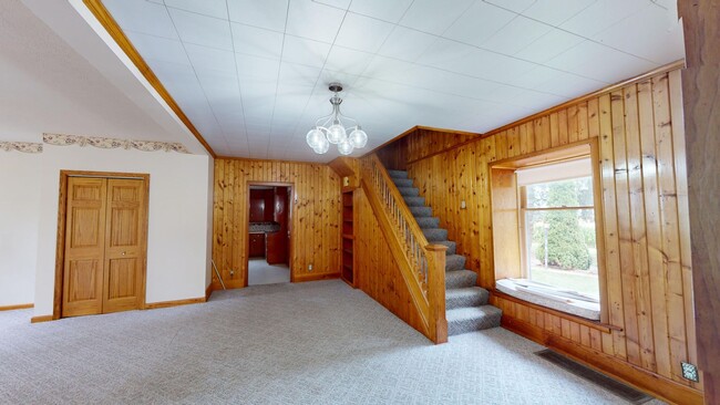 Building Photo - 4 bedroom farm house
