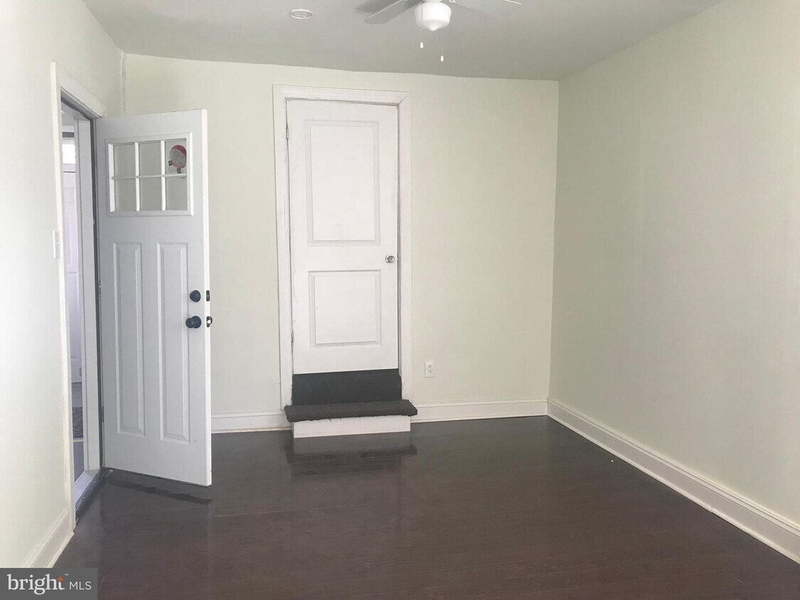 Foto principal - 5765 Osage Ave