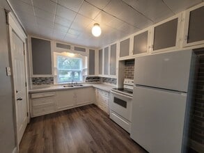 Building Photo - 2915 Des Moines St