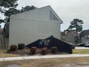 Building Photo - 2000 Greens Blvd