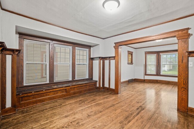 Foto del edificio - Oakland Upper Flat near campus