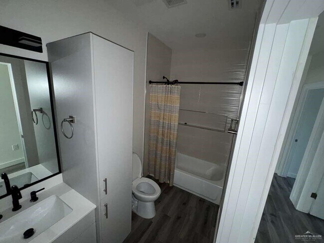 Foto del edificio - 7 E Iris Ave