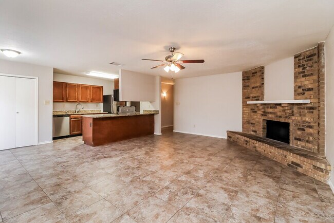 Foto del edificio - 7805 Whirlwind Dr