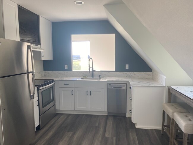 all new appliances - 1401 Emerson Rd