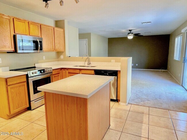 Building Photo - 1704 E Renegade Trail