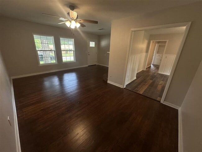 Building Photo - 2533 Chelsea Dr