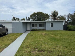 Building Photo - 20111 Gulfstream Rd