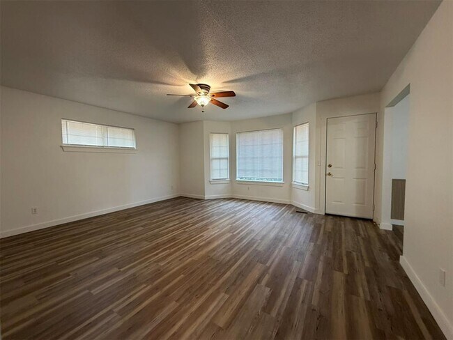 Foto del edificio - 6505 Cherokee Dr