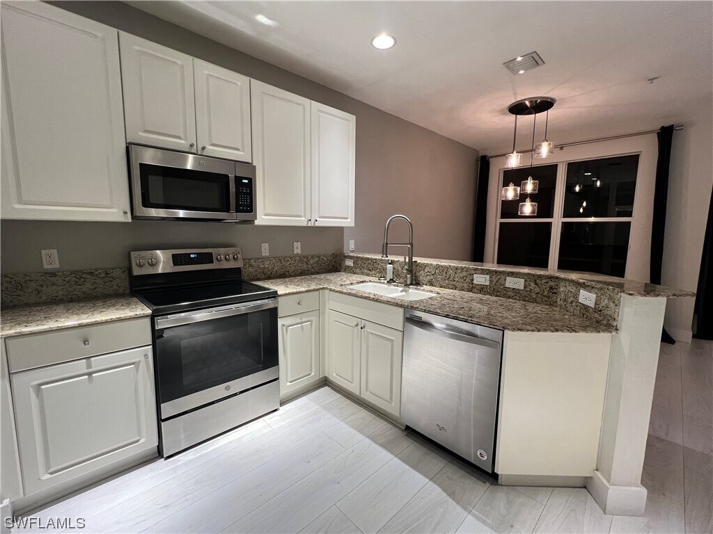 Building Photo - 1410 Mariposa Cir
