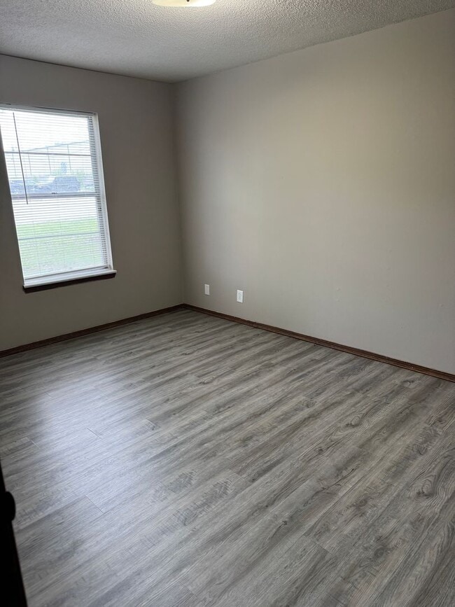 Building Photo - Comfortable 2BR Apartment in SW CoMo