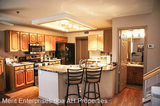 Building Photo - 3 br, 2.5 bath House - 9276 E SUTTON DR