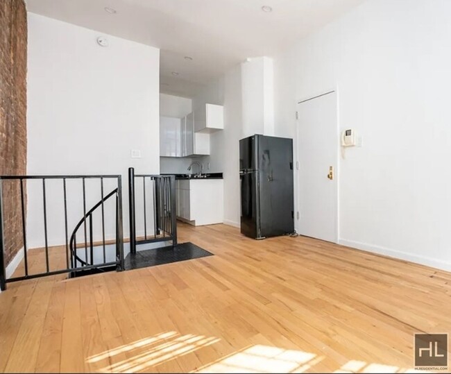 Building Photo - BEAUTIFULLY GUT RENOVATED LARGE STUDIO/ DU...