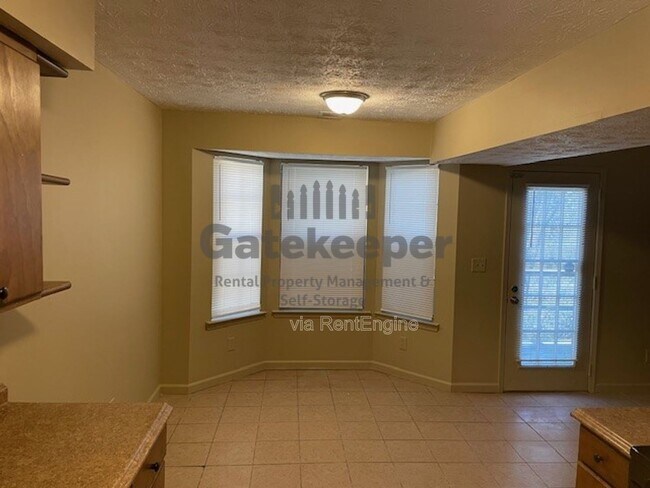 Foto del edificio - 333 Riverbrook Trail