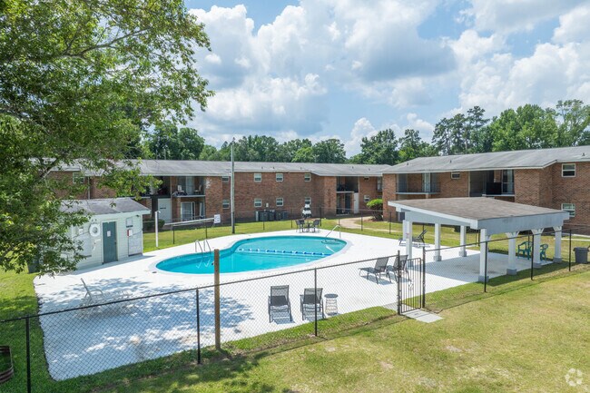Piscina con solárium - Wellington Residential