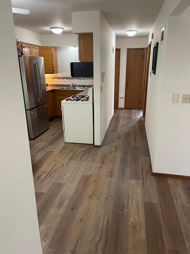Cocina y pasillo - 6850 W Kathleen Ct