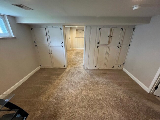 Foto del edificio - 56 Broadship Rd