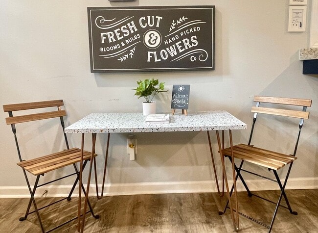 Building Photo - 285 Whitaker Cir NW