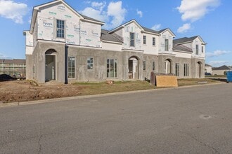 Building Photo - 905 Broyles Ln