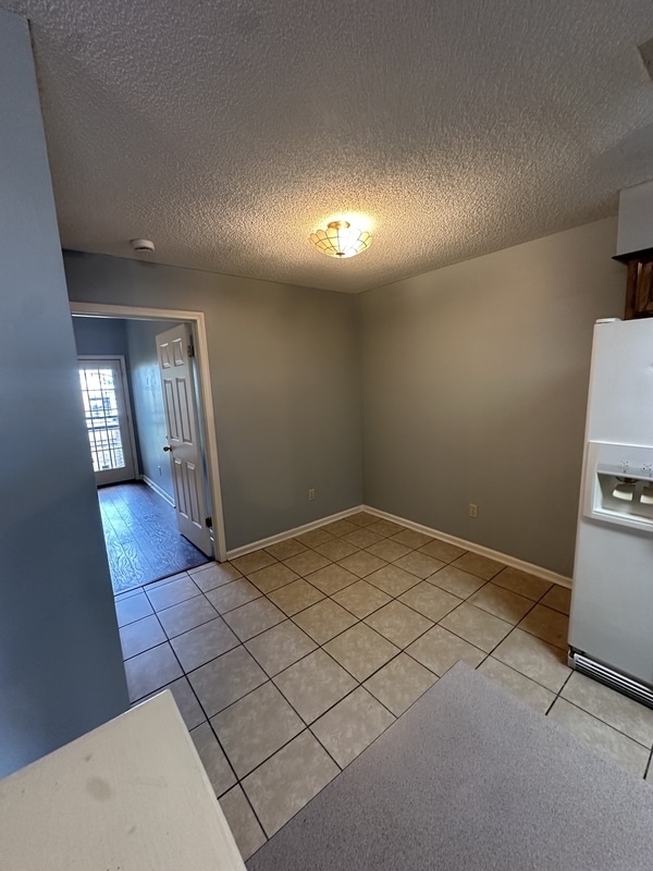 Foto del edificio - 8200 Town N Country Dr