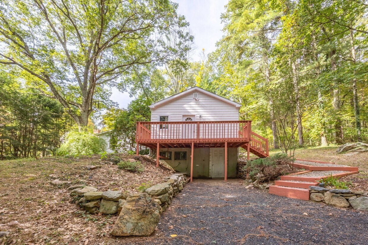 Foto principal - 2 Bedroom Ranch with Scenic Setting