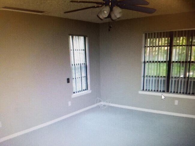 Foto del edificio - Three Bedroom Two Bath Home in N Lakeland