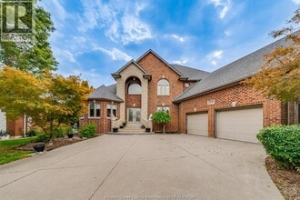 Building Photo - 150 Seymour Cres