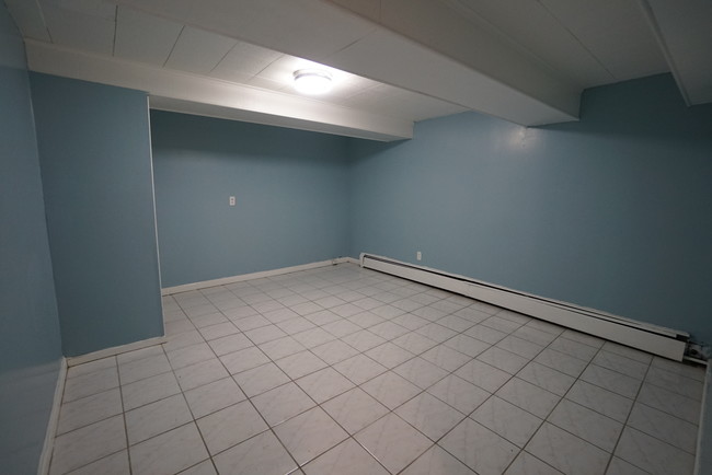 Building Photo - 2998 Williamsbridge Rd