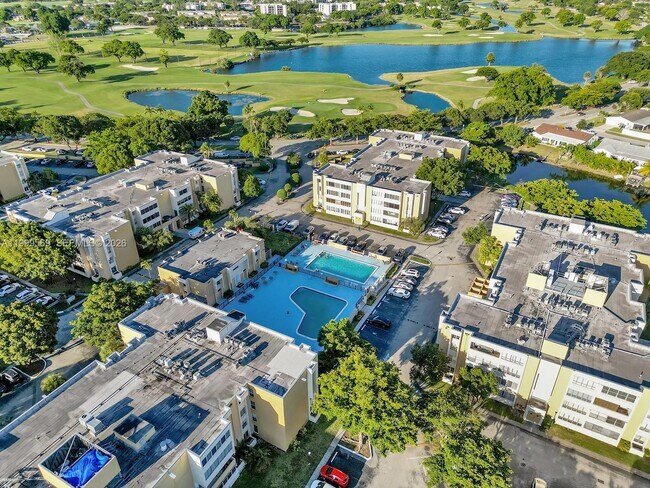 Foto del edificio - 6841 SW 147th Ave