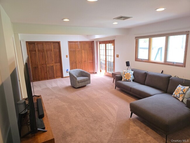 Foto del edificio - 34 Maple Brook Rd