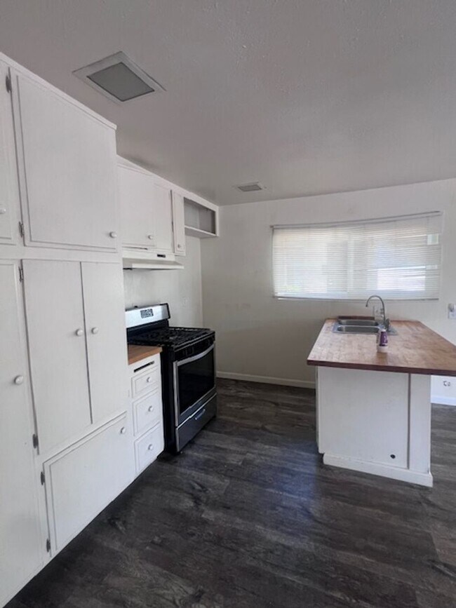 Foto del edificio - Spacious 1 Bed / 1 Bath Apartment in Colton!