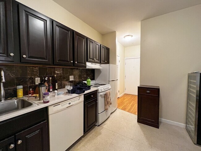 Building Photo - 483 Beacon St