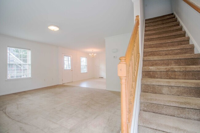 Foto del edificio - Located in Wiles Hill - Large 4 Bedroom House -  Available 8/05/2026