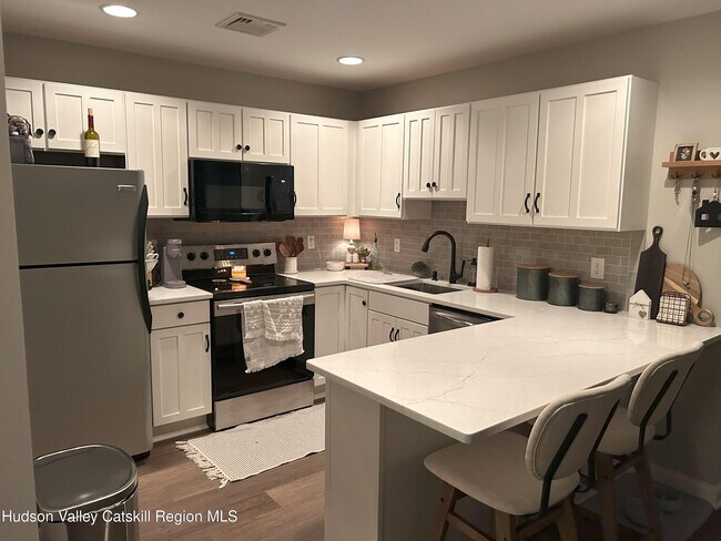 Foto del edificio - 561 Gregory Ct