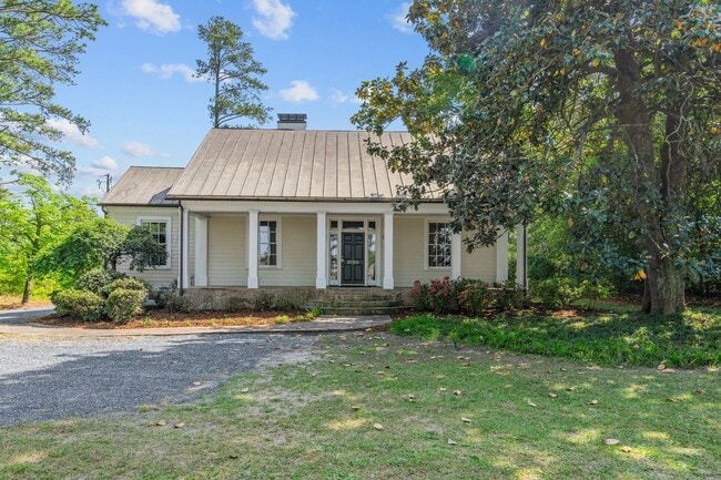 Building Photo - 2050 Midland Rd