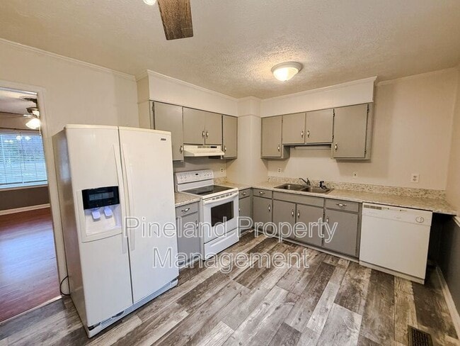 Building Photo - 2821 E Cramer Dr