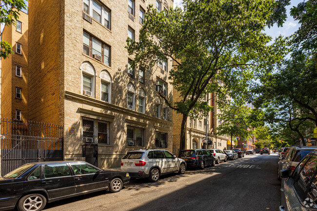 Building Photo - 201 W 92nd St