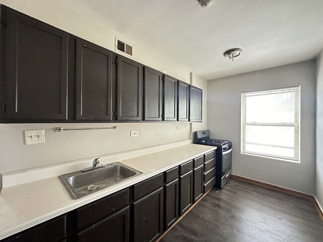 Foto del edificio - 6710 S Claremont Ave