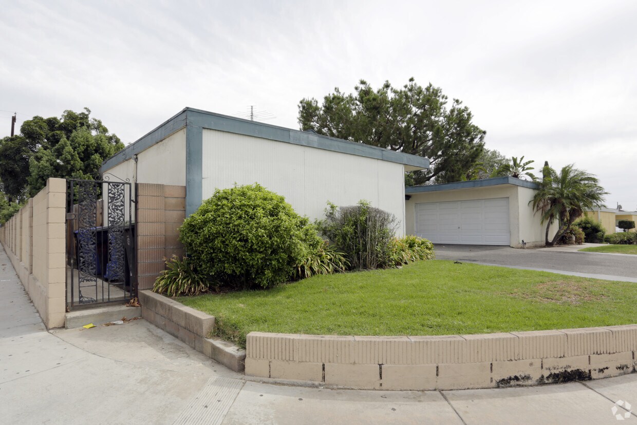 Building Photo - Regency Park Apartments