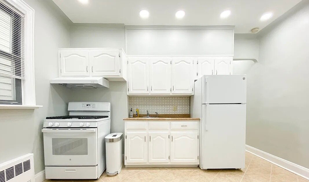 Primary Photo - 248 E 54th St