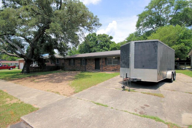 Building Photo - 260 Glenview Ave