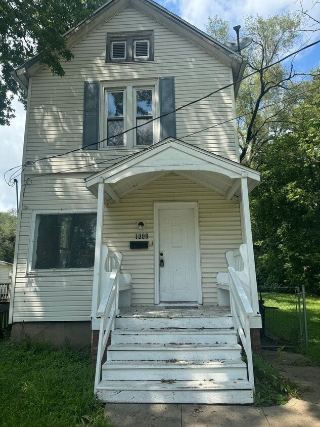 Primary Photo - House for RENT 2 BedRooms / 1 Bathroom