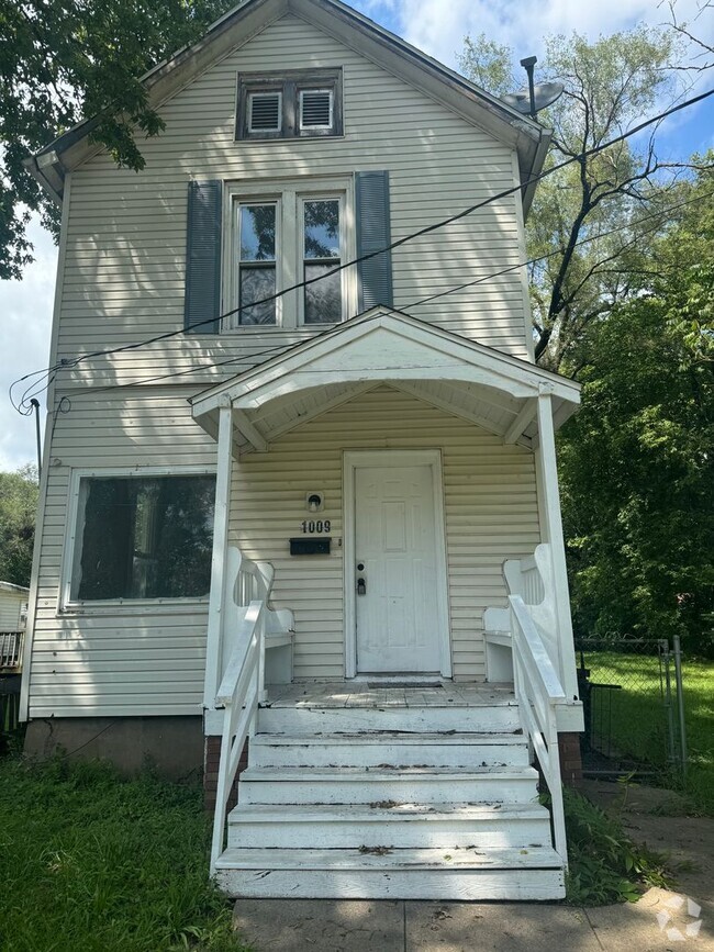 Building Photo - 1009 W Smith St